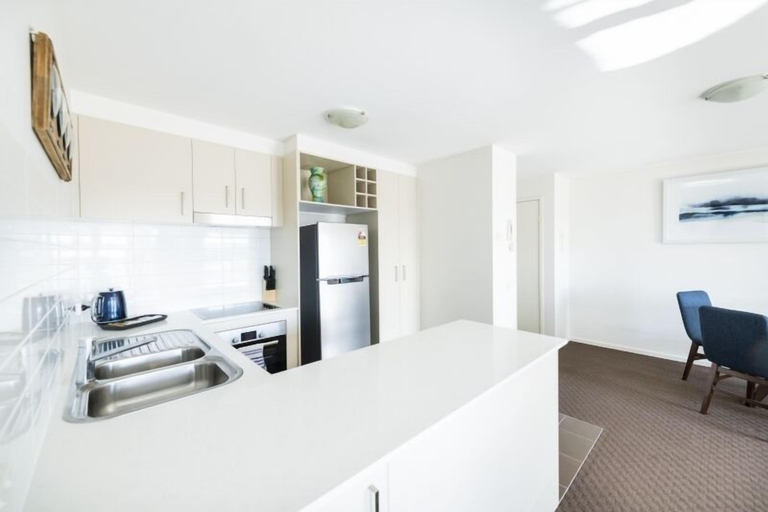 Others 5, Accommodate Canberra - Century, Canberra