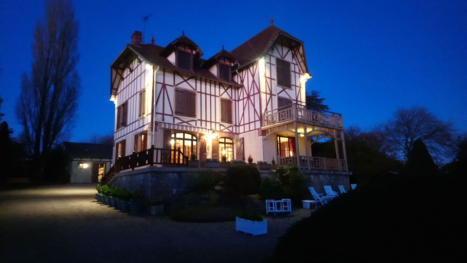 Exterior & Views 2, Domaine des Thomins, Orne