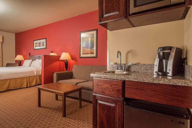 Bedroom 2, Baymont Inn and Suites by Wyndham Sturgis, Meade