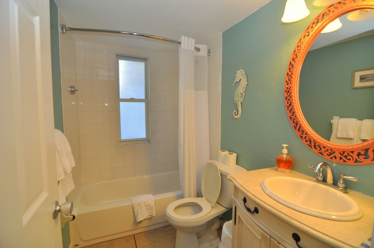 Bathroom 3, Lido Islander Inn, Sarasota