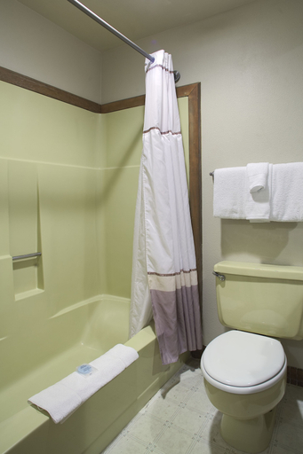 Bathroom 3, Hi-Tide Oceanfront Inn, Clatsop