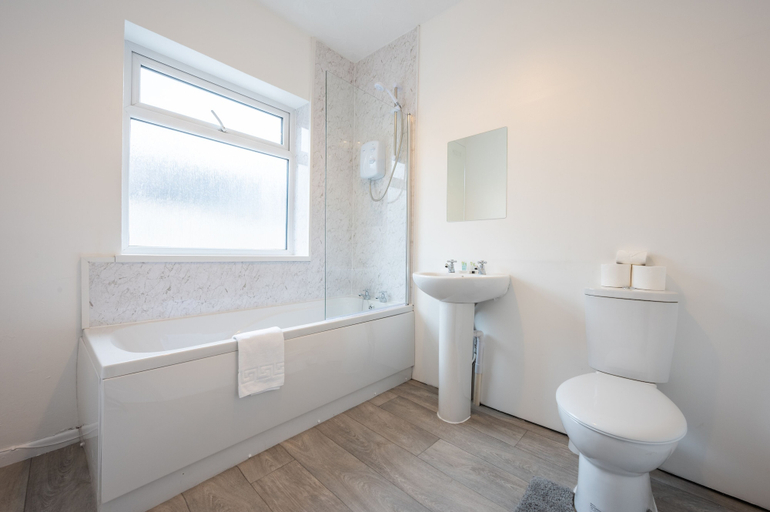 Bathroom 3, Clayton Street by Tŷ SA, Newport
