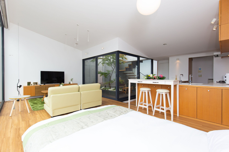 Others 5, Grass Bldg, Minato
