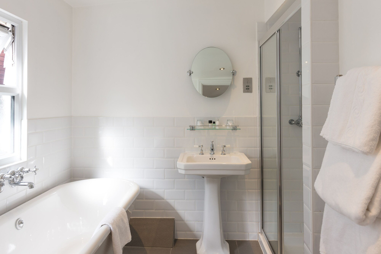 Bathroom 5, Best Western Red Lion Hotel, Wiltshire