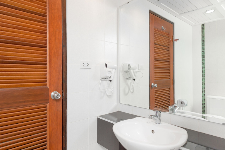 Bathroom 5, Chayadol Resort, Muang Chiang Rai