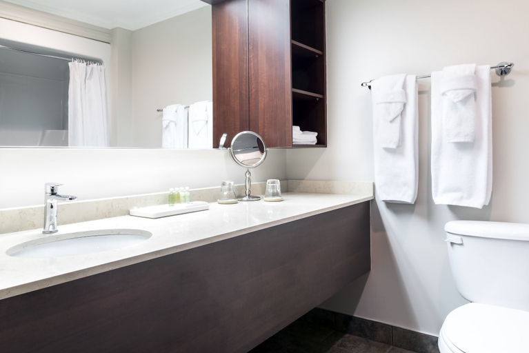 Bathroom 5, Hotel Rimouski, Rimouski-Neigette
