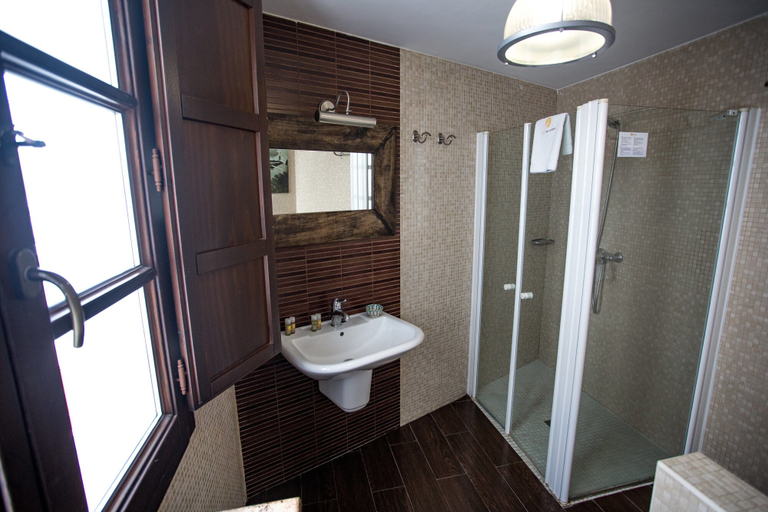 Bathroom 5, Hotel Argantonio, Cádiz