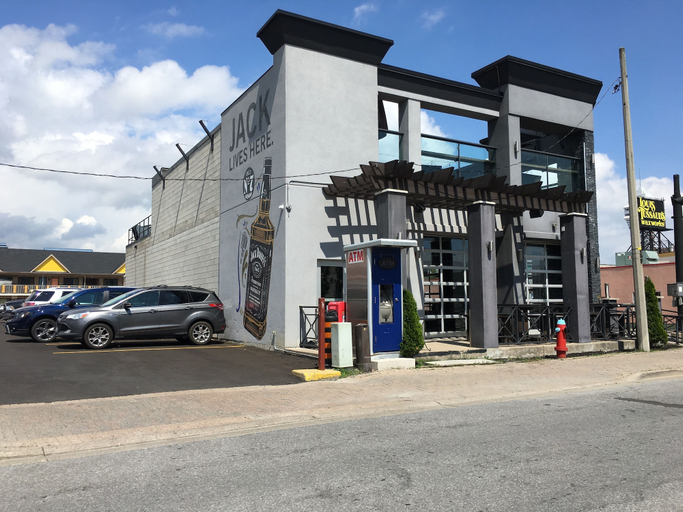 Exterior & Views, Clifton Hill Stays, Niagara