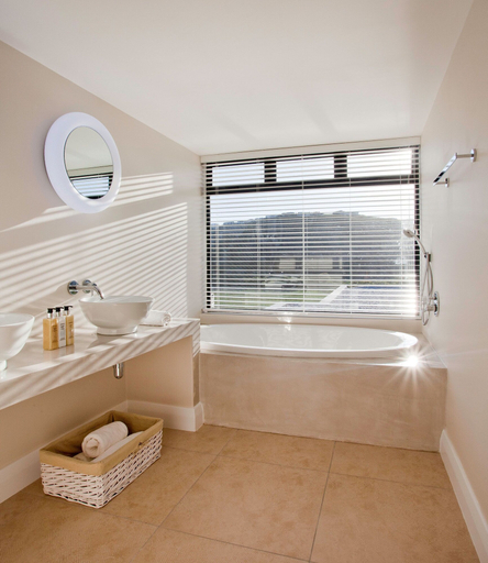 Bathroom 5, Christiana Lodge, Eden