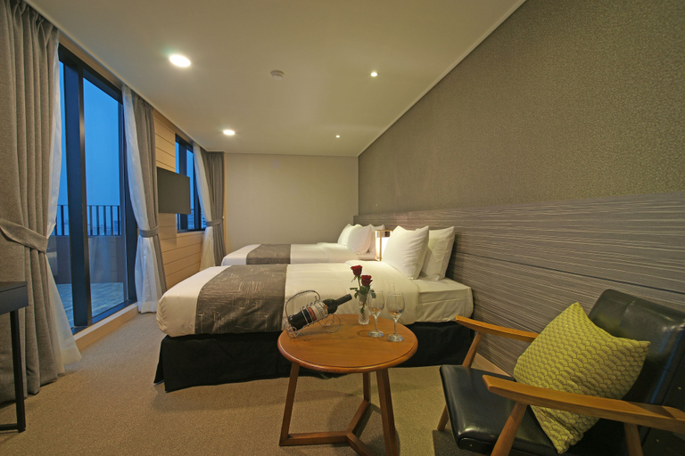 Bedroom 5, I-Jin Hotel, Jeju