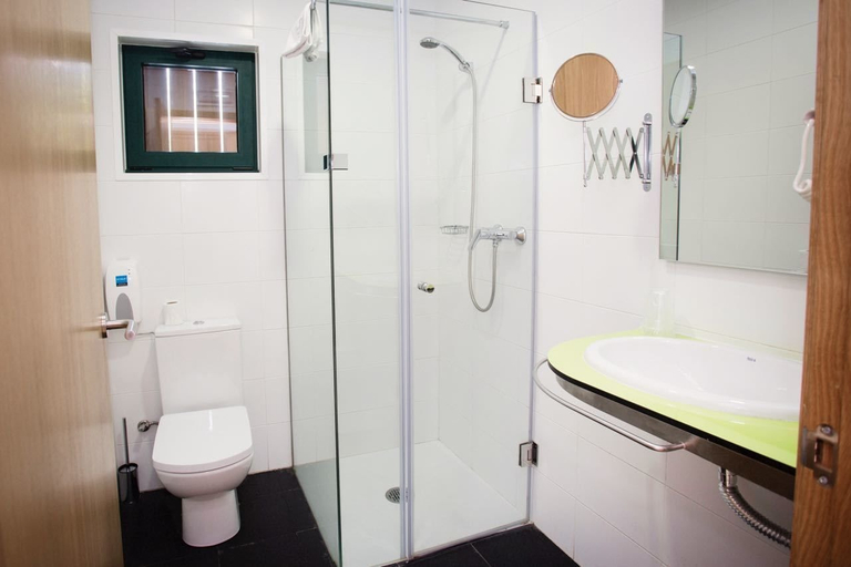 Bathroom 3, Complexo Xacobeo SL, Lugo