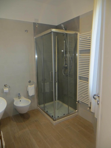 Bathroom 5, Croce Nivera, Vibo Valentia
