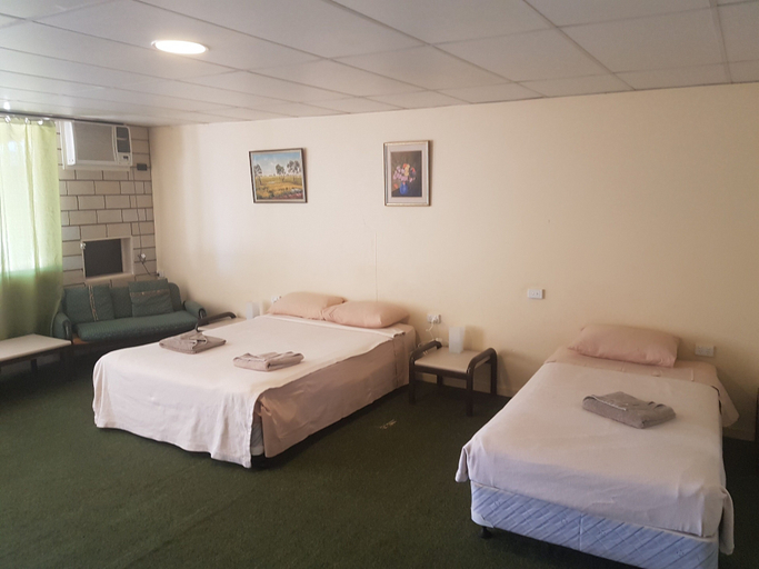 Bedroom 3, Leichhardt Hotel Motel, Cloncurry