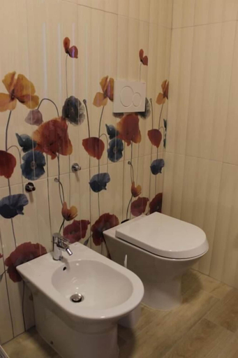 Bathroom 5, B&B Appiddaveru, Catania