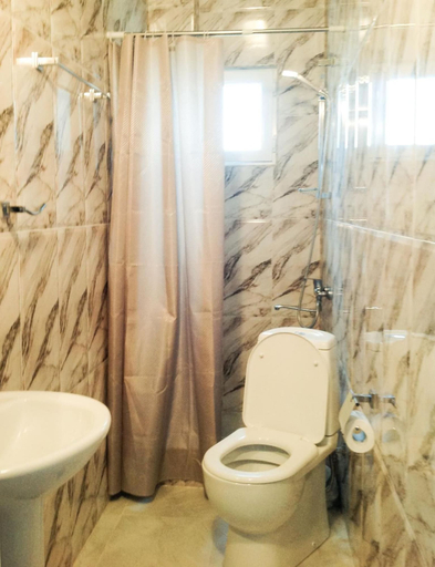 Bathroom 3, Lelis Guest House, Signagi