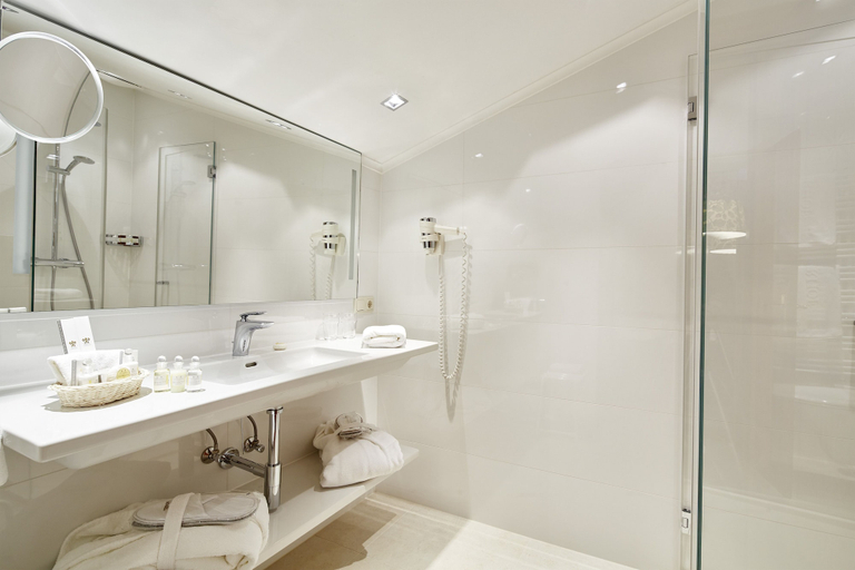 Bathroom 5, Relais & Châteaux Hotel Tennerhof, Kitzbühel