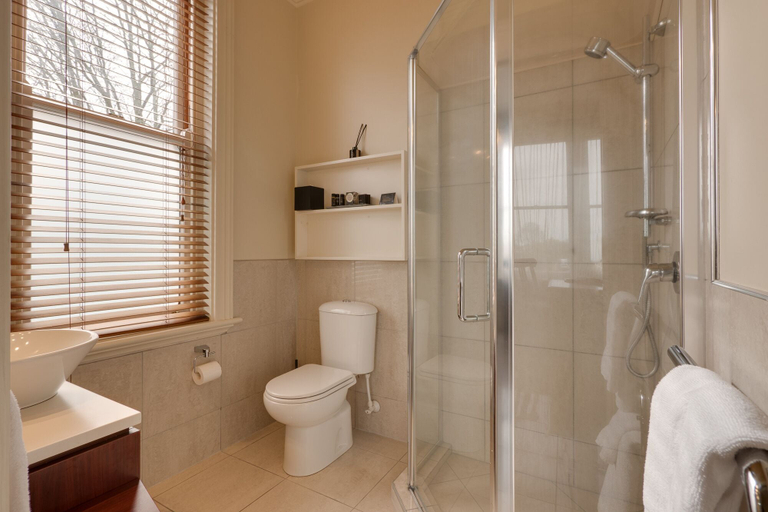 Bathroom 3, Merivale Manor, Christchurch