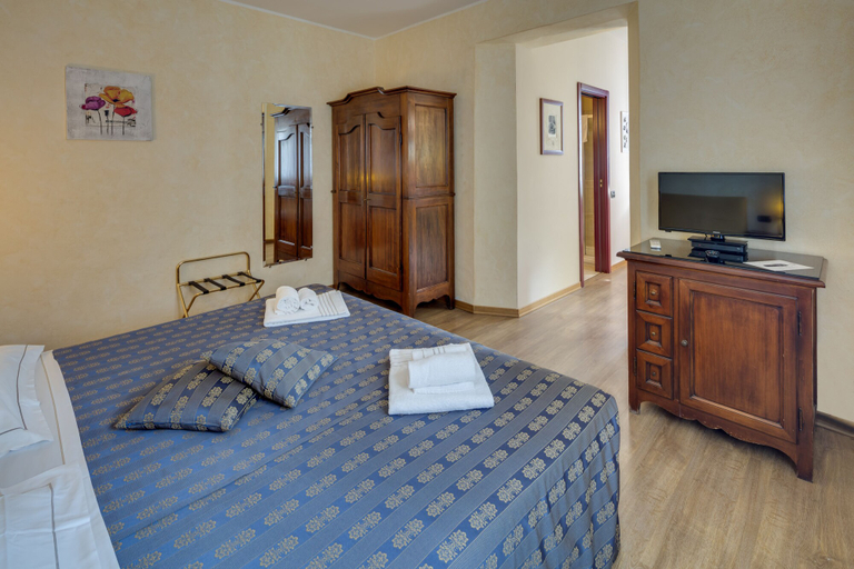 Bedroom 4, Castello Rosso, Cuneo