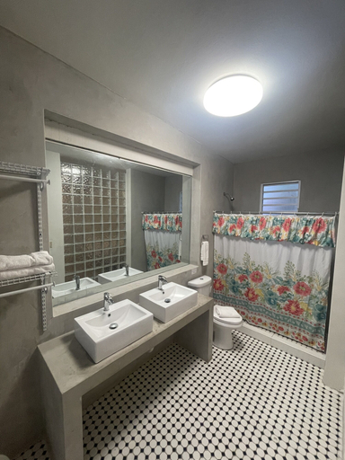 Bathroom 3, The Emerald