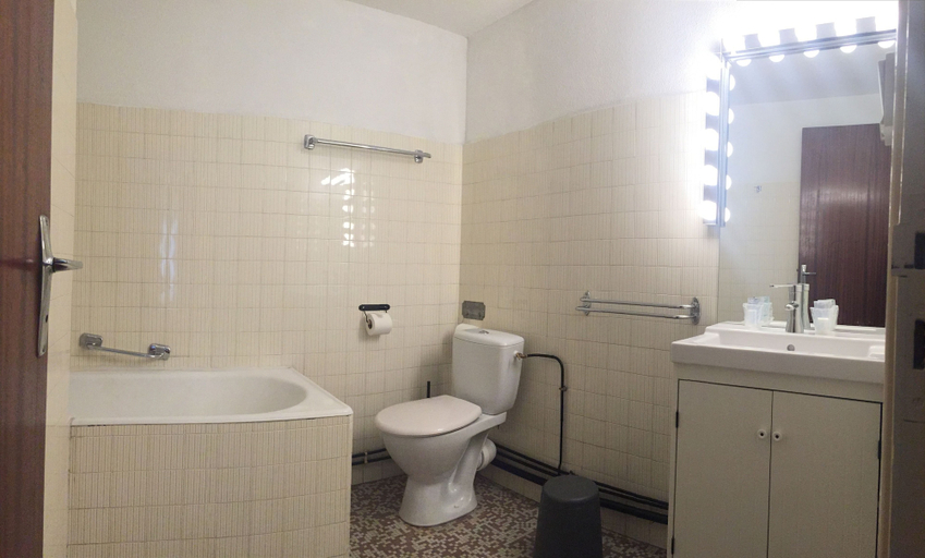 Bathroom 4, Aparthotel Le Petit Train, Haute-Garonne