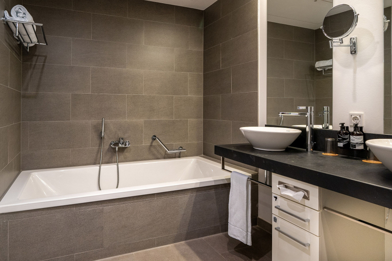 Bathroom 3, INNSiDE by Meliá Dresden, Dresden