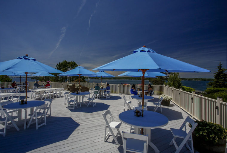 Food & Drinks 5, Spruce Point Inn, Lincoln
