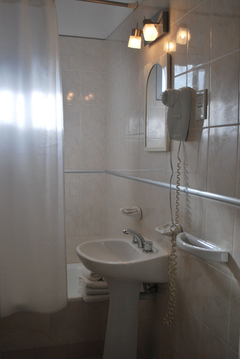 Bathroom 4, Gran Madryn, Biedma