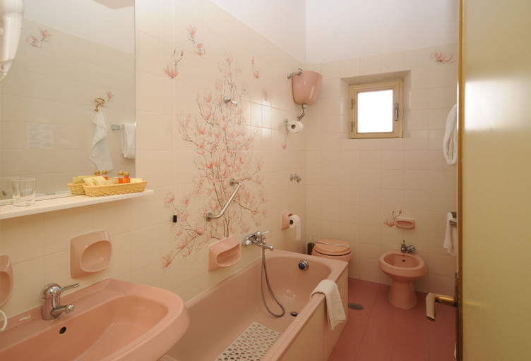 Bathroom 5, Grand Hotel Excelsior, Siena