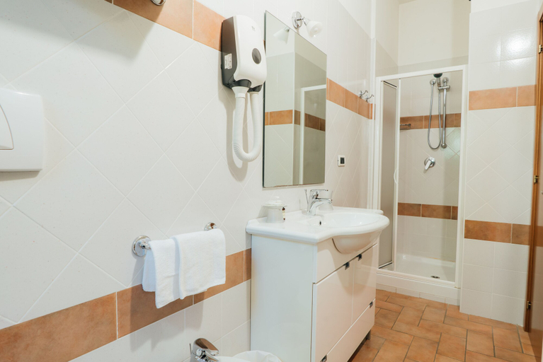Bathroom 3, Hotel B&B Country Club Sport, Teramo