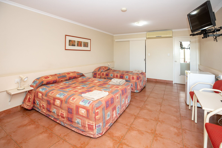 Bedroom 3, Leichhardt Hotel Motel, Cloncurry