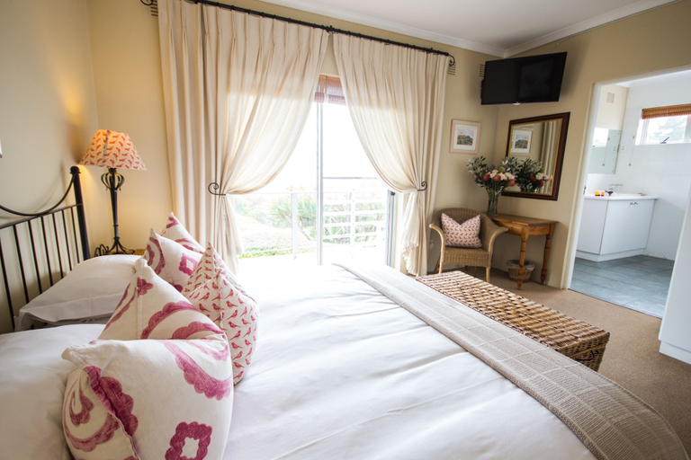 Bedroom 2, Headlands House Guest Lodge, Eden