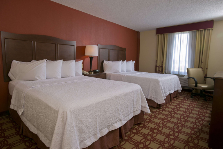 Bedroom 3, Hampton Inn & Suites Wiggins, Stone