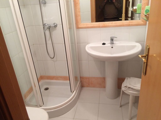 Bathroom 3, Hotel Los Ángeles, León