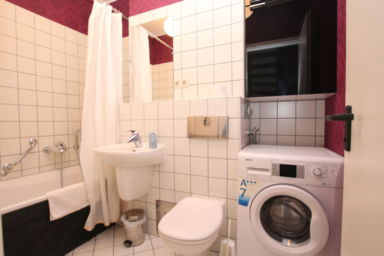 Bathroom 4, SLADKIY SLIVA Boutique Apartment, Leipzig
