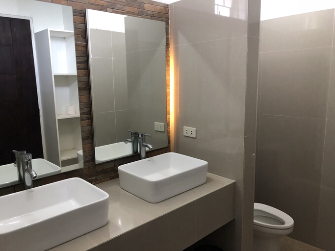 Bathroom 4, Zacona Eco-Resort and Biblical Garden, San Pablo City