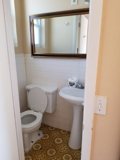 Bathroom 5, Atlantic Inn, Ocean
