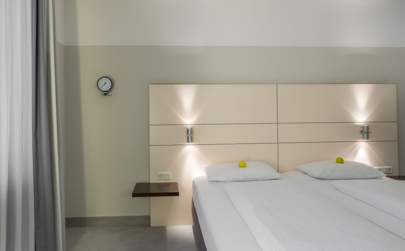 Bedroom 5, Ferrotel Duisburg, Duisburg