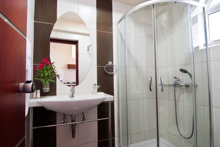 Bathroom 5, Canadian, Ionian Islands