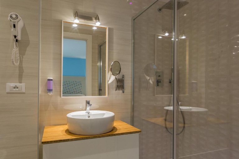 Bathroom 5, Hotel Speranza, Venezia