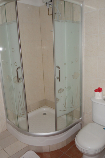 Bathroom 4, Reef Holiday Apartments