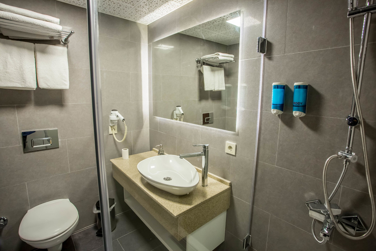 Bathroom 5, Pera Capitol, Beyoğlu
