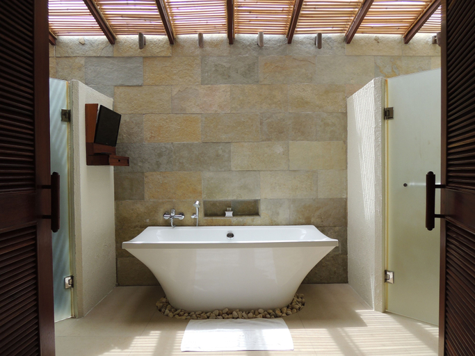 Bathroom 5, Bluewater Sumilon Island Resort, Oslob