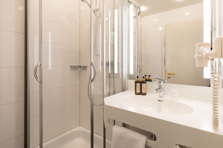 Bathroom 5, Huberhof, Freising
