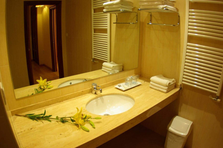 Bathroom 5, Palacio Arias & Hotel y Apartamentos Arias, Asturias