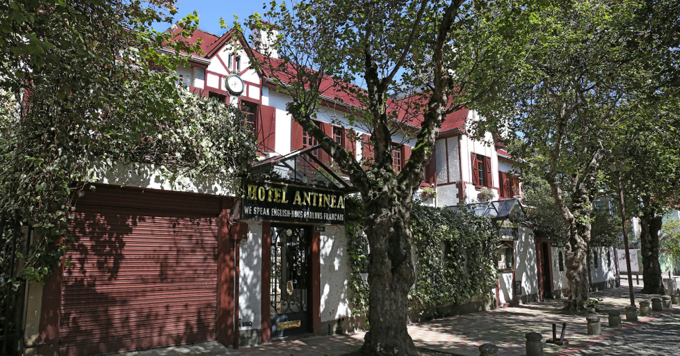 Exterior & Views