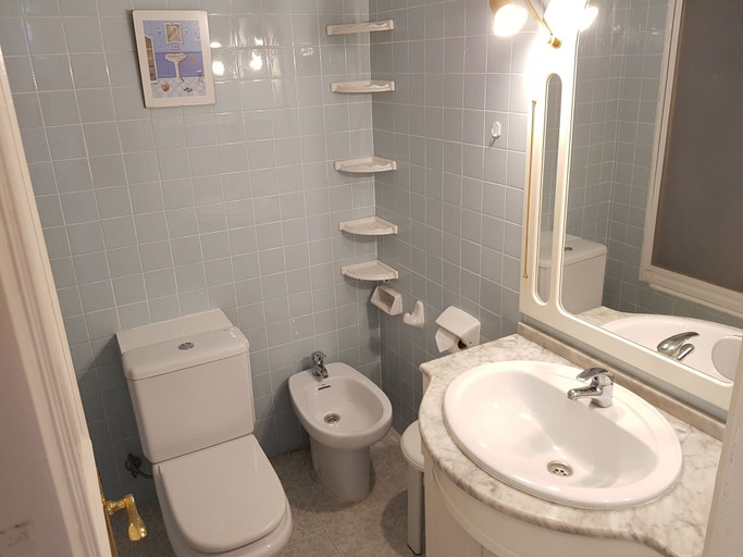 Bathroom, Sky-High Seaside Fuengirola Flat, Málaga