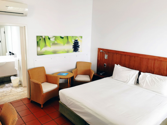 Bedroom 3, Ramada By Wyndham Cairns City Centre, Cairns