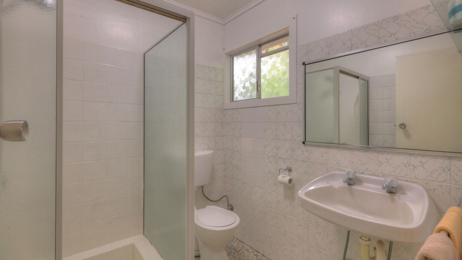 Bathroom 5, Atherton Hinterland Motel, Atherton