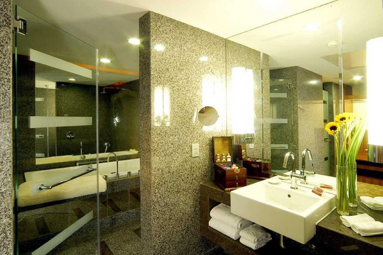 Bathroom 4, Beijing International Hotel, Beijing
