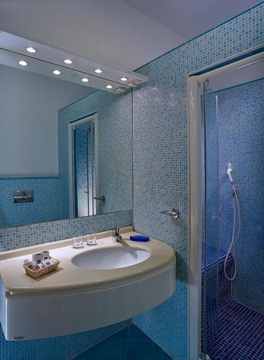 Bathroom 5, Hotel Regina Palace Terme, Napoli